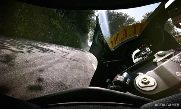 TT Isle Of Man: Ride on the Edge 3 Screenshot 3